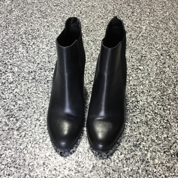 Michael Kors โฆ Lottie Genuine Leather 3.5" Heels Booties (size 7) - Picture 8 of 9